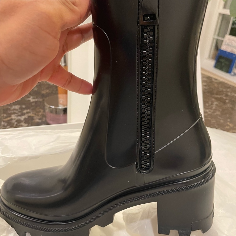 Brand new mom let loft grip boot